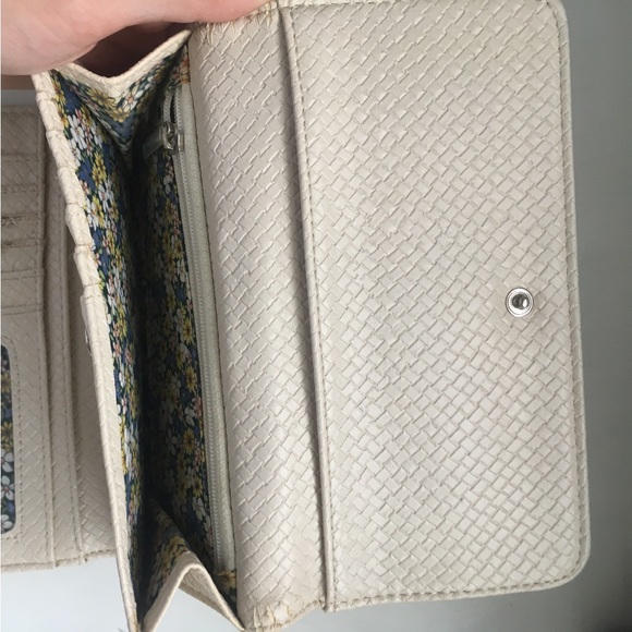 Call It Spring White Eggshell Cream Soft Wallet Women’s Cute Money Coins Cards - Picture 6 of 6